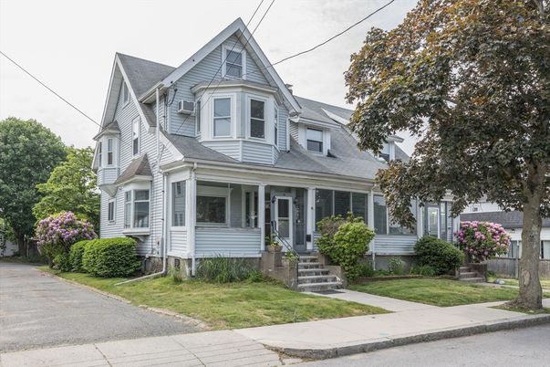 Exterior, Facade, Queen Anne Victorian