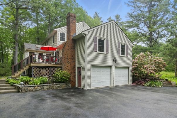 Attached, Exterior, Facade, Brick Facade, Raised Ranch