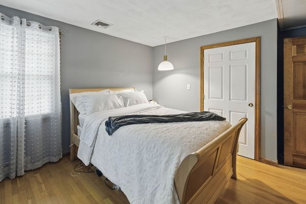 Bedroom, Interior, Pendant Lights, Wood Texture Flooring