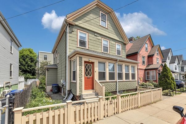 Exterior, Facade, Queen Anne Victorian