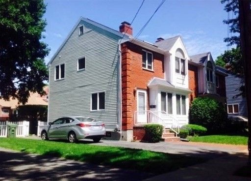 Exterior, Facade, Brick Facade, Queen Anne Victorian