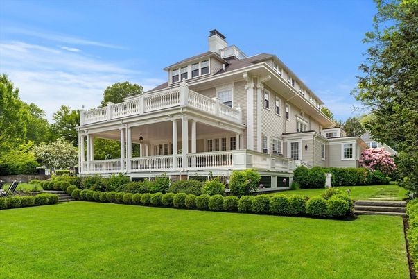 Backyard, Exterior, Facade, Queen Anne Victorian