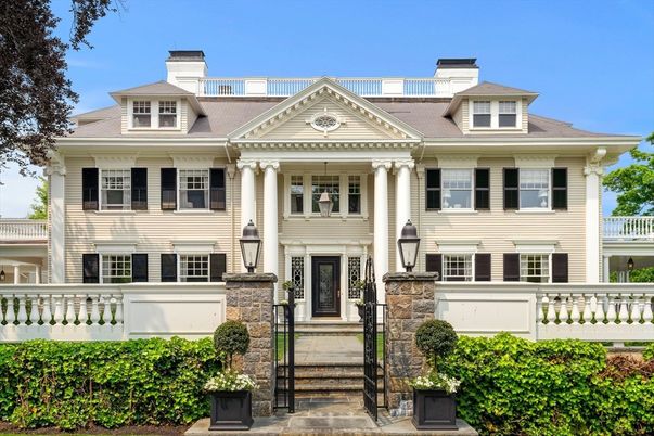Exterior, Facade, Georgian