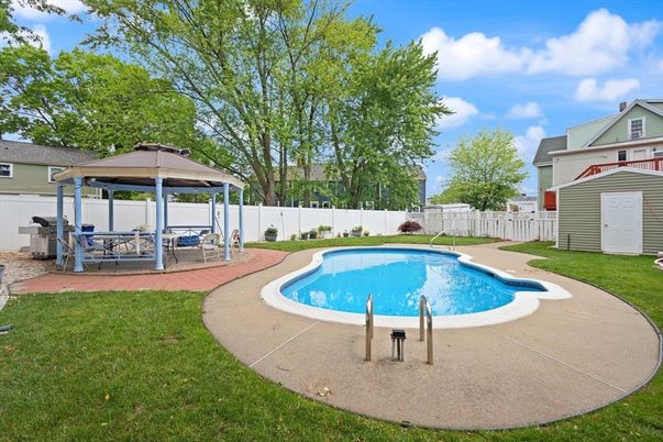Exterior, Pool