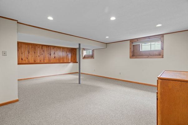 Empty room, Interior, Recessed Lighting