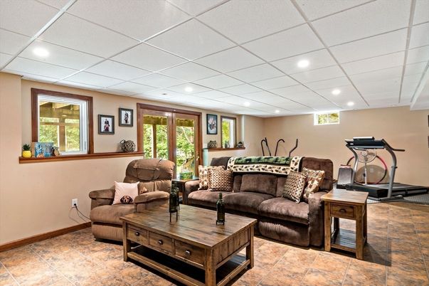 Fitness Equipment, Interior, Living room, Recessed Lighting
