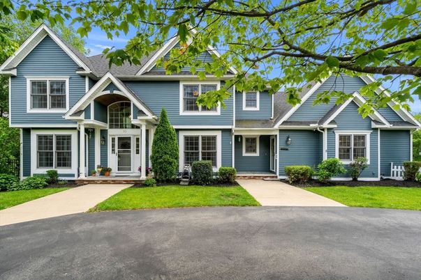 Exterior, Facade, Farmhouse
