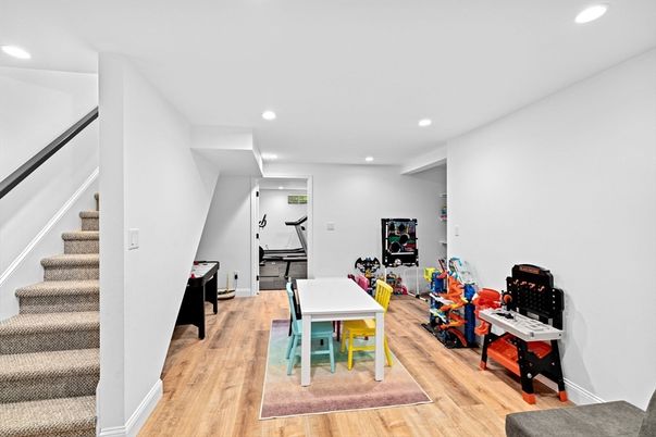 Fitness Equipment, Interior, Recessed Lighting, Wood Texture Flooring