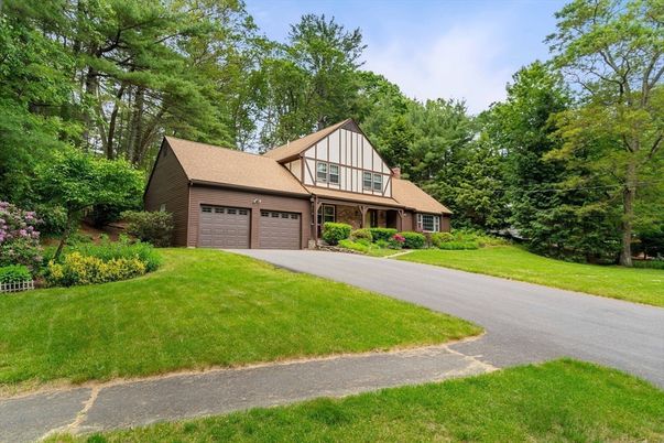 Attached, Exterior, Facade, Tudor Revival
