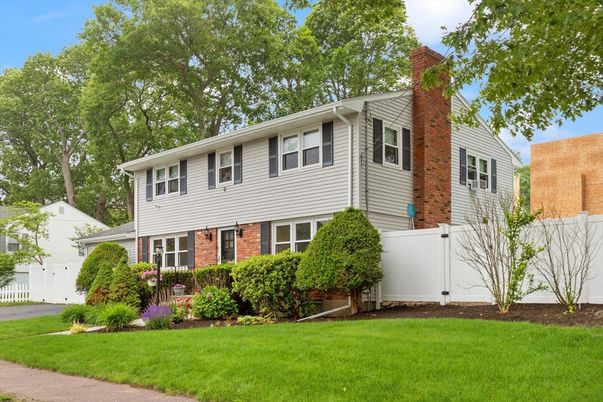 Exterior, Facade, Brick Facade, Split Level