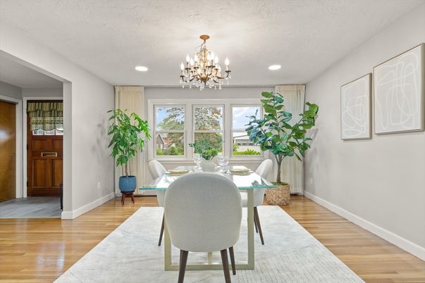 Chandelier, Dining room, Interior, Recessed Lighting, Wood Texture Flooring