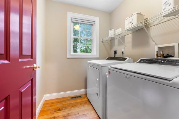 Interior, Washer, Wood Texture Flooring