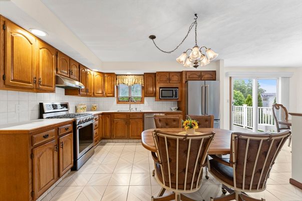 Chandelier, Dining room, Interior, Kitchen, Recessed Lighting, Stainless Steel Appliances