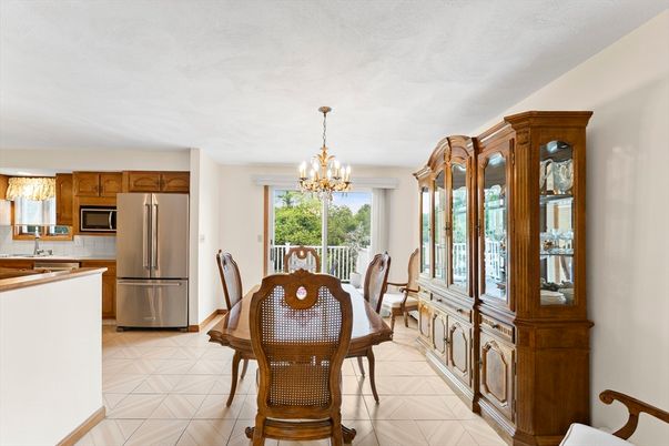 Chandelier, Dining room, Interior, Kitchen, Stainless Steel Appliances