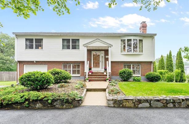 Attached, Exterior, Facade, Brick Facade, Raised Ranch
