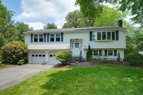 Attached, Exterior, Facade, Raised Ranch