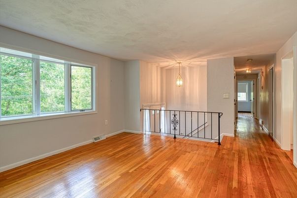 Interior, Pendant Lights, Wood Texture Flooring