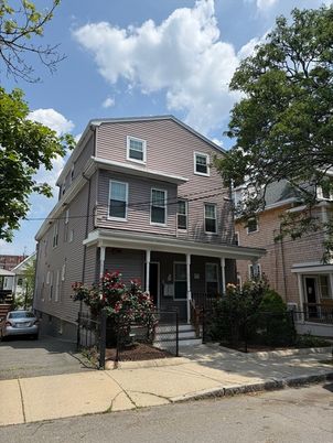 Exterior, Facade, Brick Facade, American Foursquare