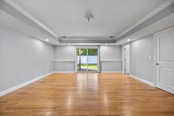 Empty room, Interior, Recessed Lighting, Wood Texture Flooring