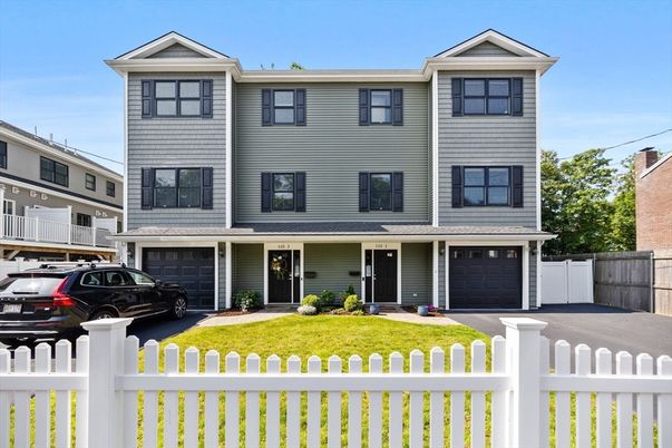 Attached, Exterior, Facade, Rowhouse