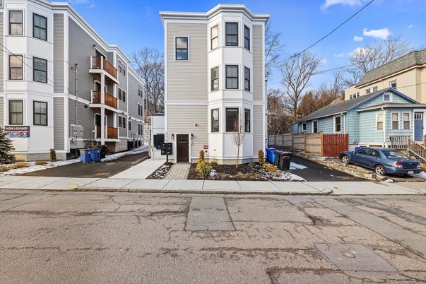 Exterior, Facade, Rowhouse