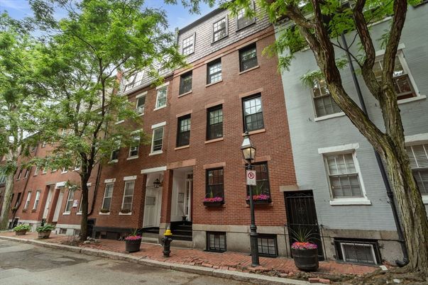 Exterior, Facade, Brick Facade, Rowhouse