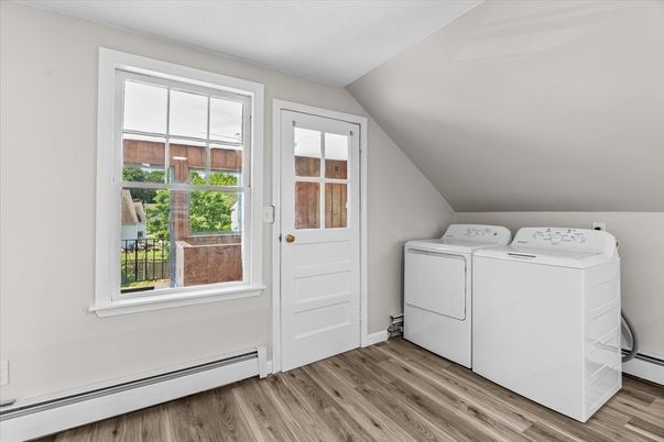 Interior, Washer, Wood Texture Flooring