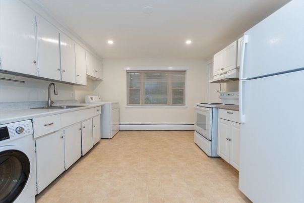 Interior, Kitchen, Recessed Lighting, Washer