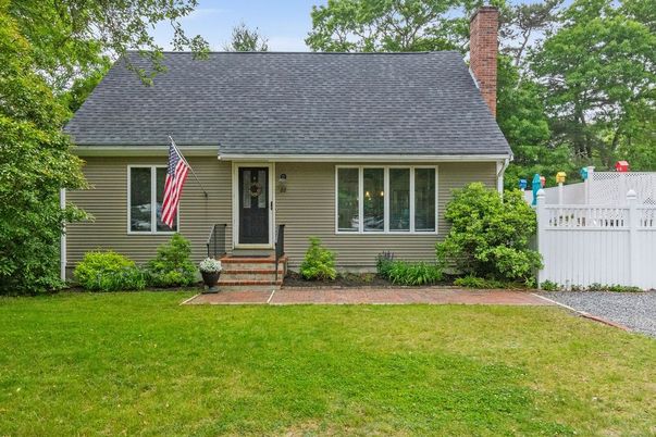 Exterior, Facade, Cape Cod