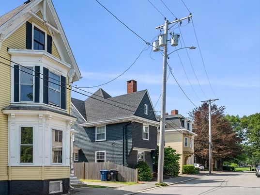 Exterior, Facade, Queen Anne Victorian