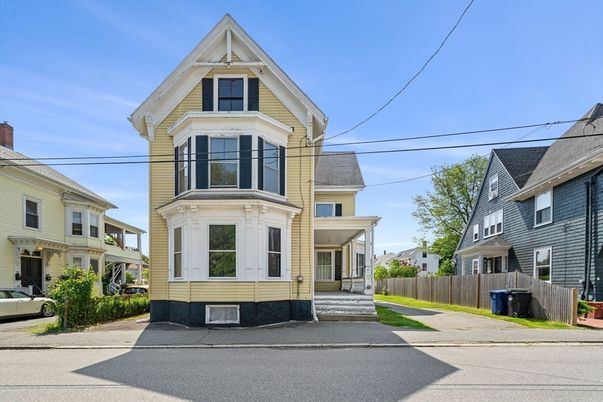 Exterior, Facade, Queen Anne Victorian