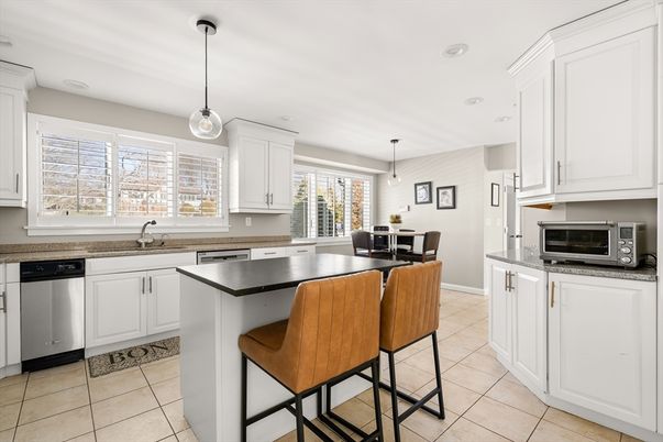 Dining room, Interior, Kitchen, Pendant Lights, Recessed Lighting, Stainless Steel Appliances