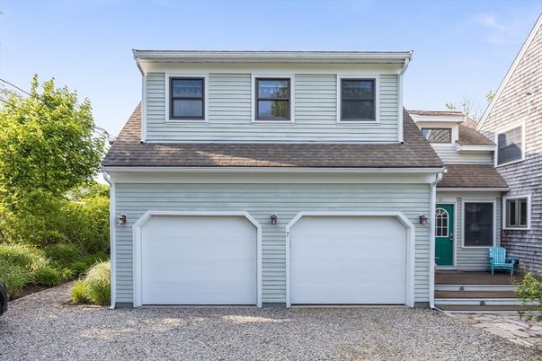 Attached, Exterior, Facade, Cape Cod