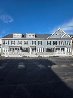 Exterior, Facade, Rowhouse