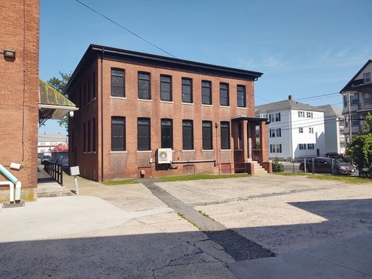 Exterior, Facade, Brick Facade, Georgian