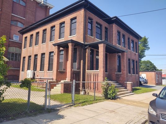 Exterior, Facade, Brick Facade, Rowhouse