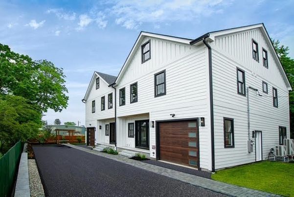 Attached, Exterior, Facade, Farmhouse