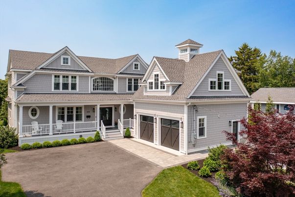 Exterior, Facade, Farmhouse