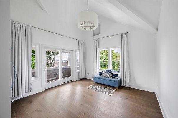 Interior, Pendant Lights, Wood Texture Flooring