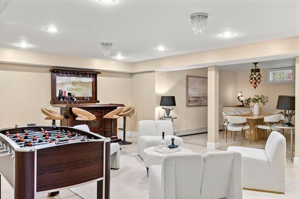 Dining room, Game Room, Interior, Pendant Lights, Recessed Lighting