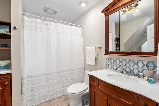 Bathroom, Interior, Recessed Lighting