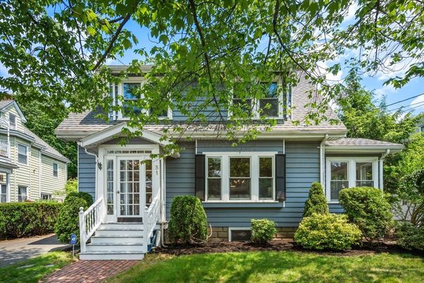 Exterior, Facade, Cape Cod