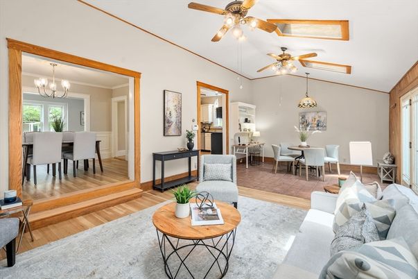 Chandelier, Dining room, Interior, Living room, Pendant Lights, Wood Texture Flooring