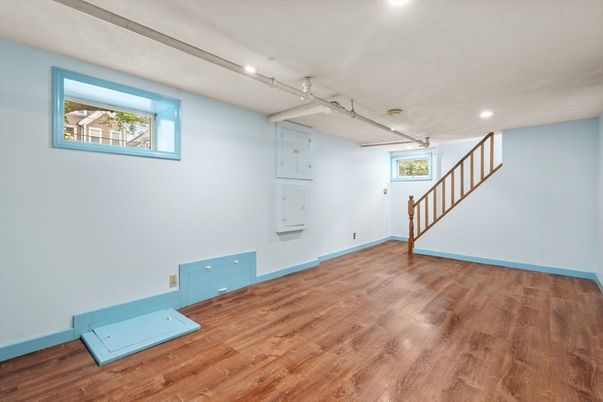 Empty room, Interior, Recessed Lighting, Wood Texture Flooring