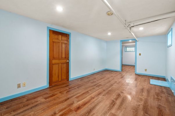 Empty room, Interior, Recessed Lighting, Wood Texture Flooring