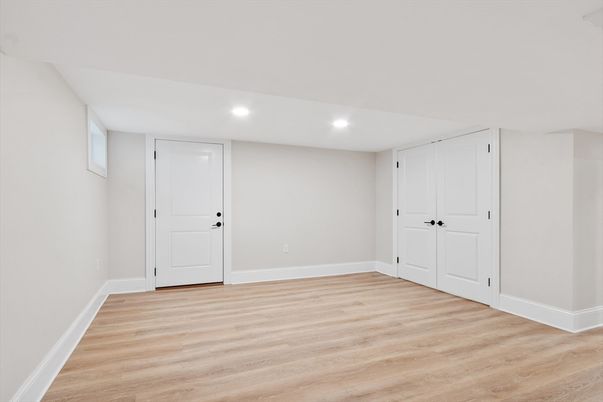 Empty room, Interior, Recessed Lighting, Wood Texture Flooring