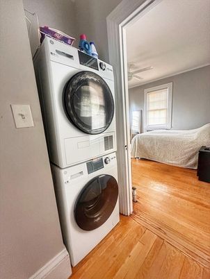 Interior, Utility Closets, Washer, Wood Texture Flooring