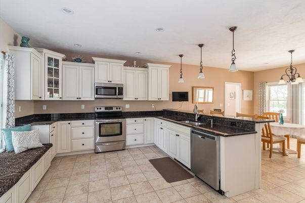 Dining room, Interior, Kitchen, Pendant Lights, Recessed Lighting, Stainless Steel Appliances