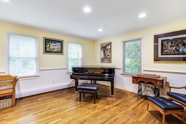 Interior, Piano, Recessed Lighting, Wood Texture Flooring