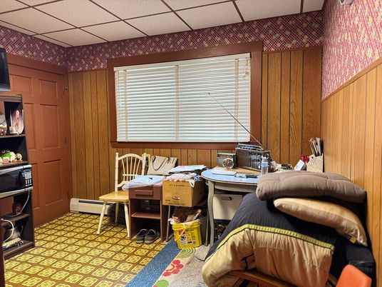 Home Office, Interior